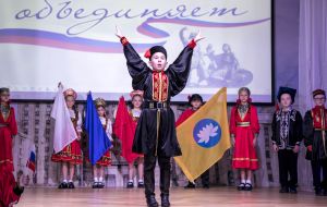Школьный конкурс «Родина объединяет» прошел в два этапа