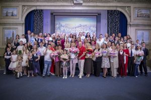 Выпускной 4-х классов: VIP-рейс МИД России в Год единения народов