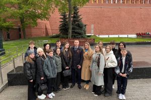 Торжественная церемония возложения цветов к Могиле Неизвестного Солдата
