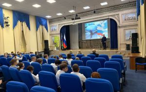 В рамках проекта «Разговоры о важном» состоялась встреча с Максимом Кабаковым